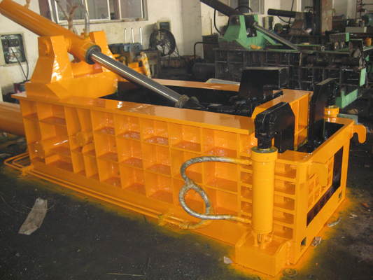 400-tonowy hydrauliczny baler metalowy z sterowaniem PLC Maszyna do recyklingu złomu metalu ciężkiego użytku o pojemności 57 ton/godzinę